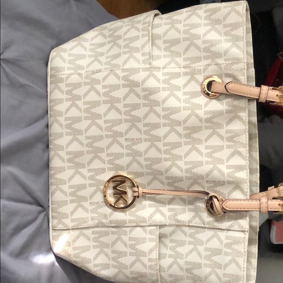 Micheal Kors purse - Picture 1 of 4